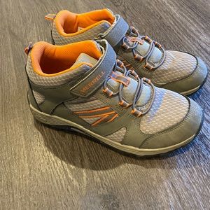 Merrell boys hiking boots size 5.0 youth